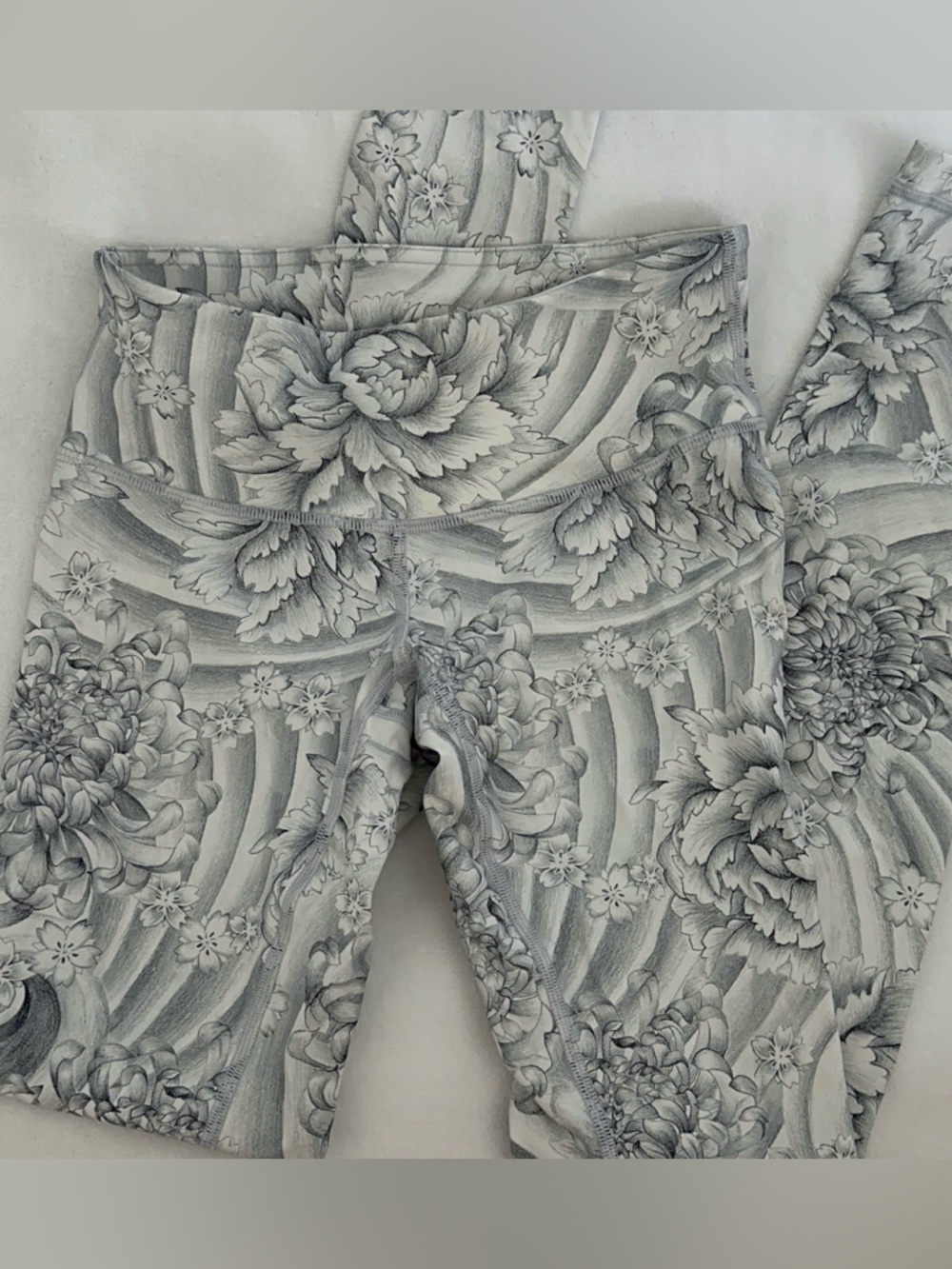 lululemon athletica Gray Floral Print Leggings